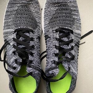 Nike FlyKnit Sneakers